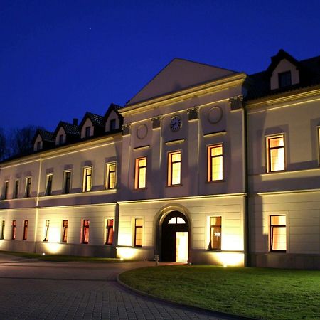 Zamek Kamenny Dvur Mostov Bagian luar foto