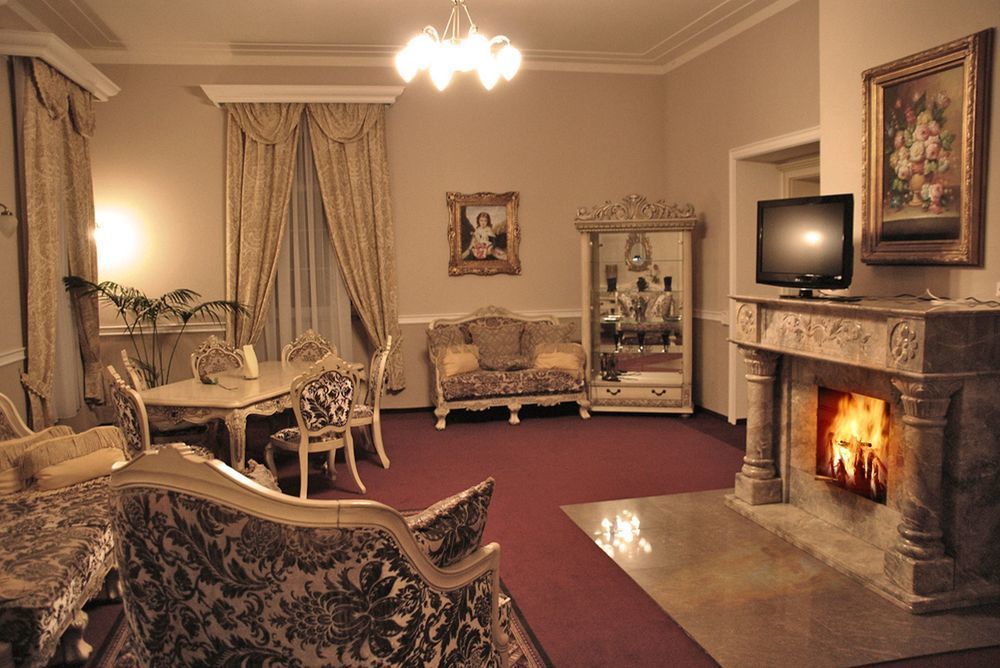 Zamek Kamenny Dvur Mostov Bagian luar foto