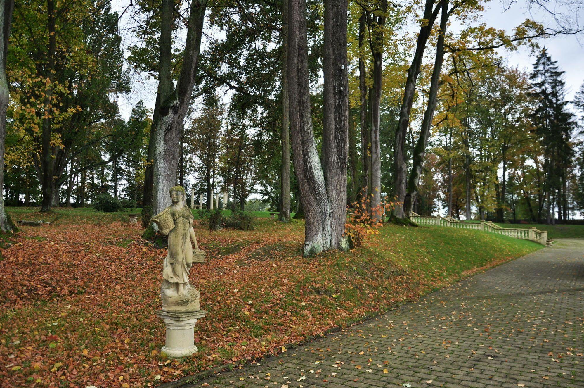 Zamek Kamenny Dvur Mostov Bagian luar foto