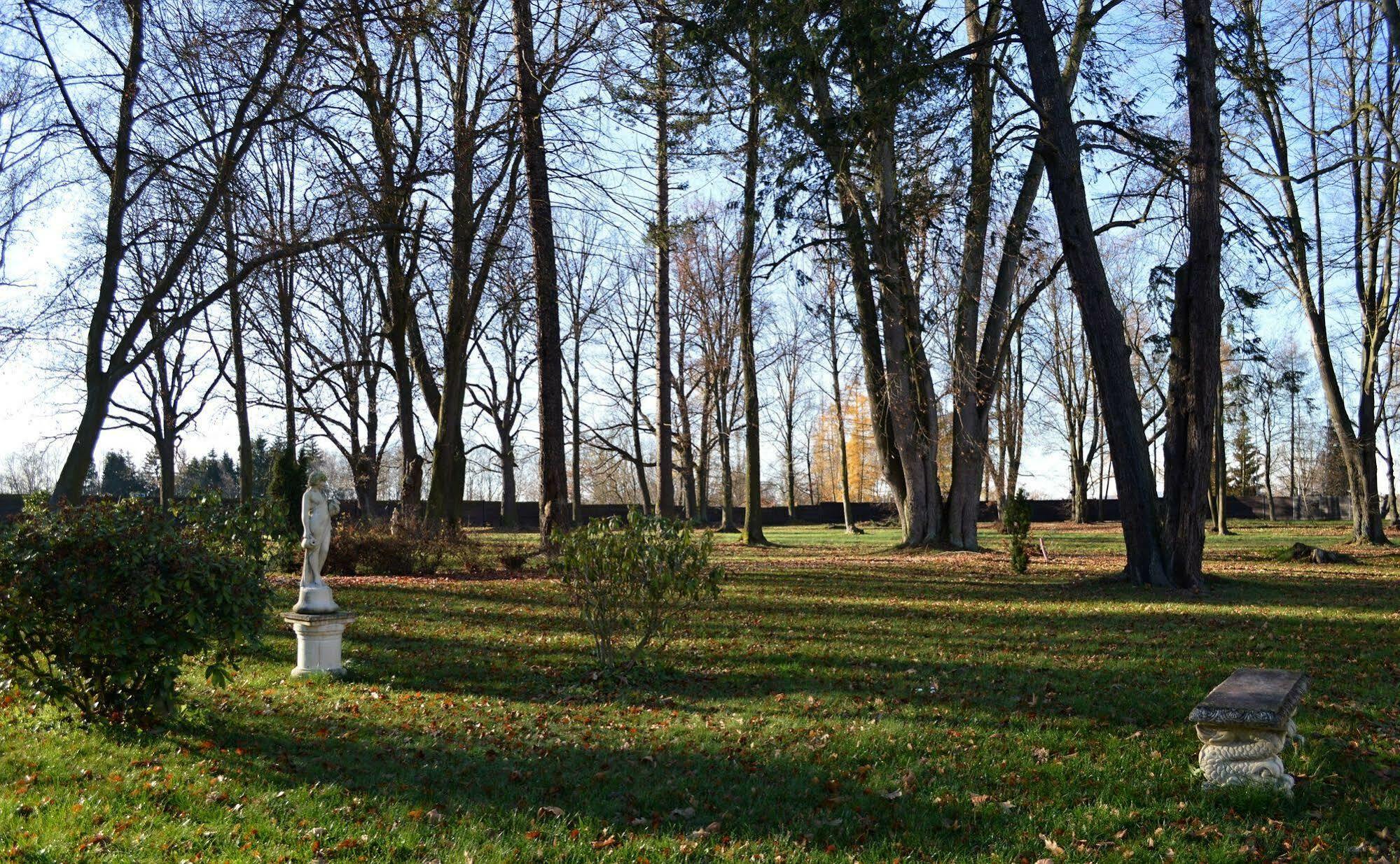 Zamek Kamenny Dvur Mostov Bagian luar foto